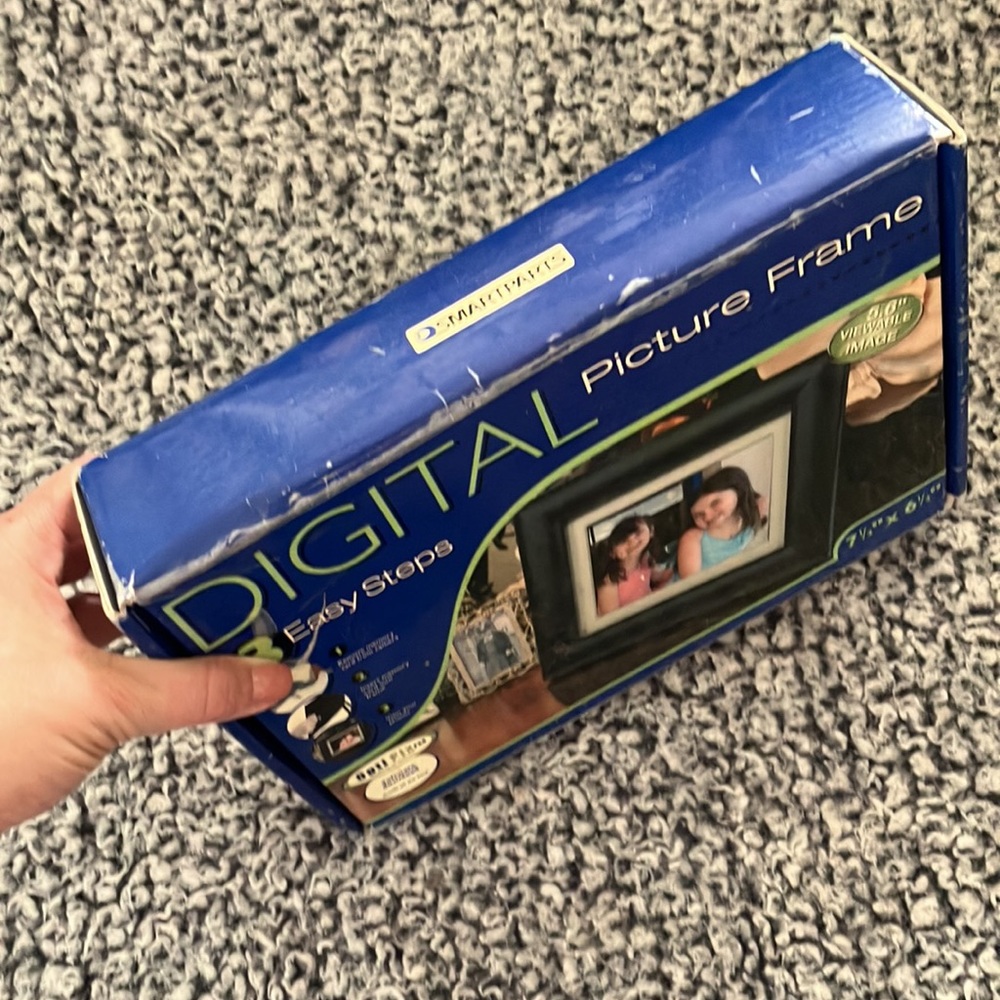 SMARTPARTS/OptiPixPro/Digital Picture Frame/5.6” w/Quick Start Guide/User Manual - Picture 2 of 11